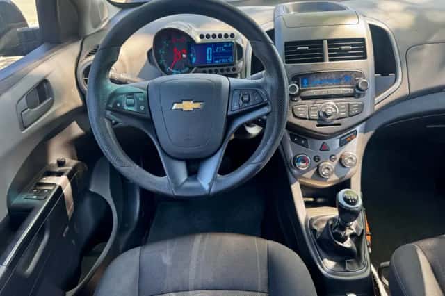 Chevrolet AVEO (2012) thumbnail 2