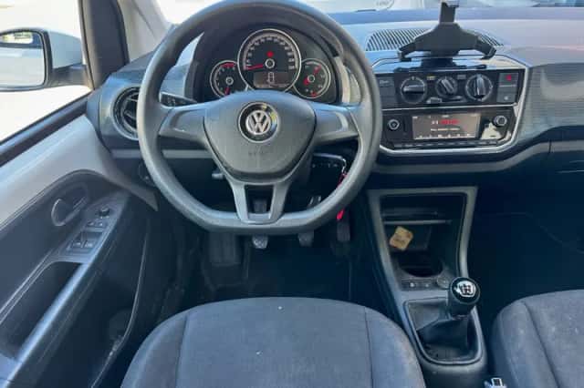 Volkswagen Up (2017) thumbnail 2