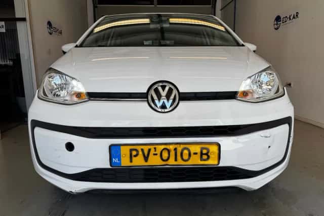 Volkswagen Up (2017) thumbnail 5