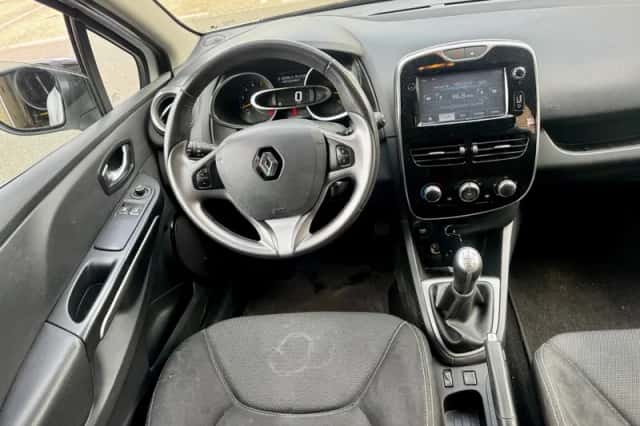 Renault Clio (2015) thumbnail 2