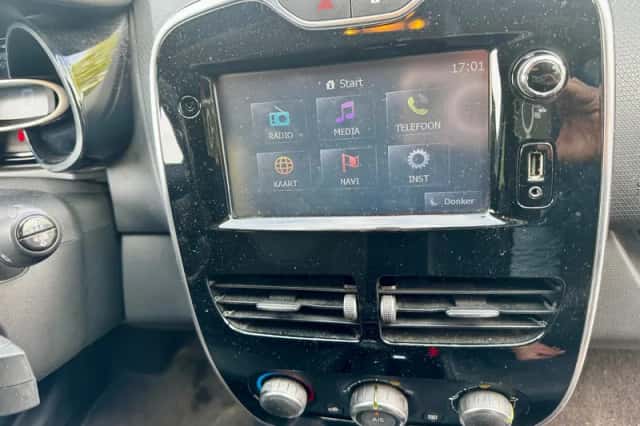 Renault Clio (2015) thumbnail 3