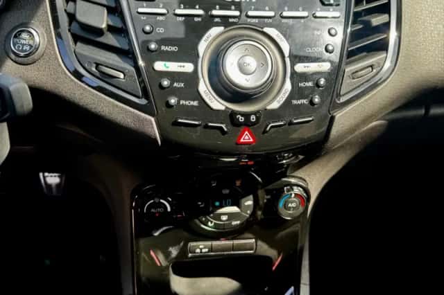 Ford Fiesta (2016) thumbnail 3