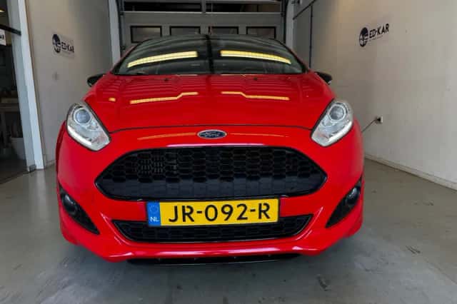 Ford Fiesta (2016) thumbnail 4
