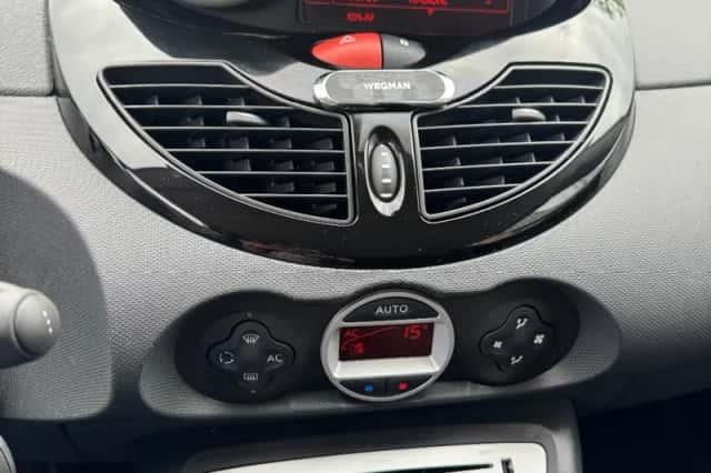 Renault Twingo (2012) thumbnail 3
