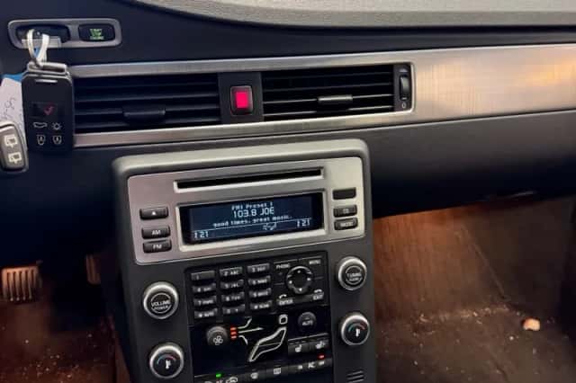Volvo V70 (2010) thumbnail 3