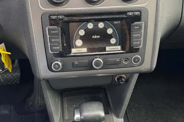 Volkswagen Touran (2009) thumbnail 3