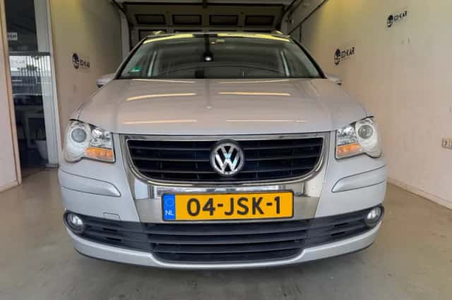 Volkswagen Touran (2009) thumbnail 4