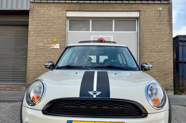 MINI Clubman (2010) thumbnail 4