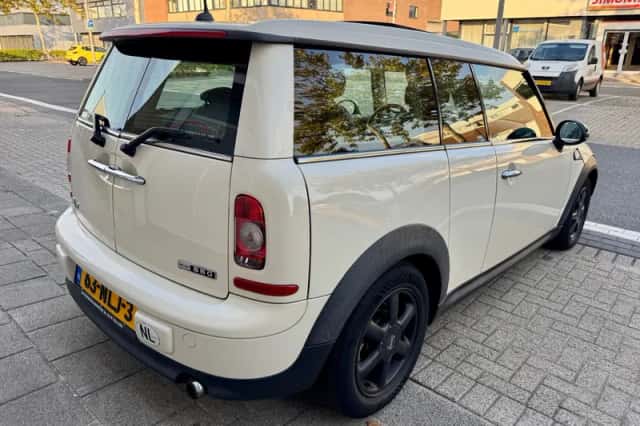 MINI Clubman (2010) thumbnail 6