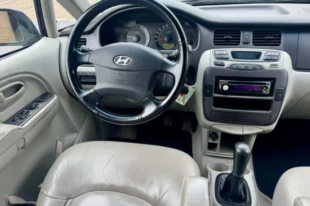 Hyundai TRAJET (2005) thumbnail 2
