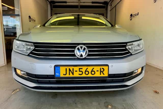 Volkswagen Passat (2015) thumbnail 4