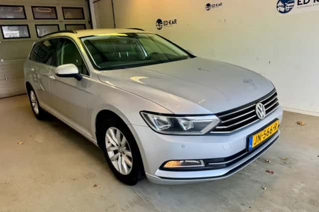 Volkswagen Passat (2015) thumbnail 5