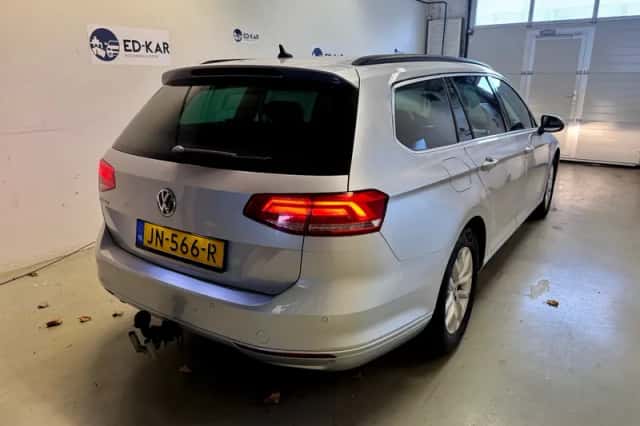 Volkswagen Passat (2015) thumbnail 6