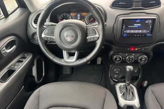 Jeep Renegade (2017) thumbnail 2