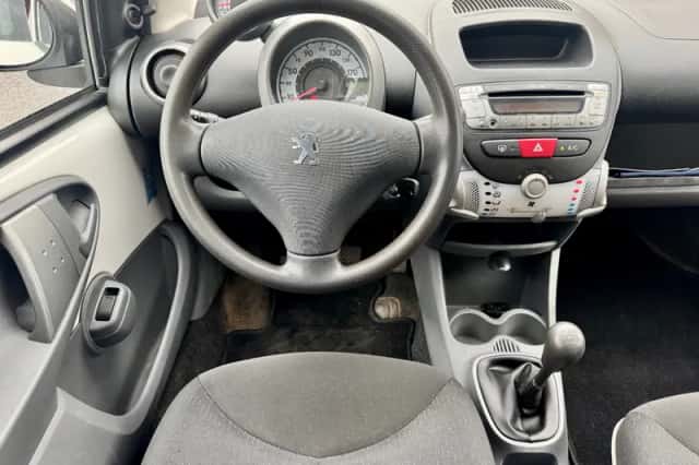 Peugeot 107 (2011) thumbnail 2