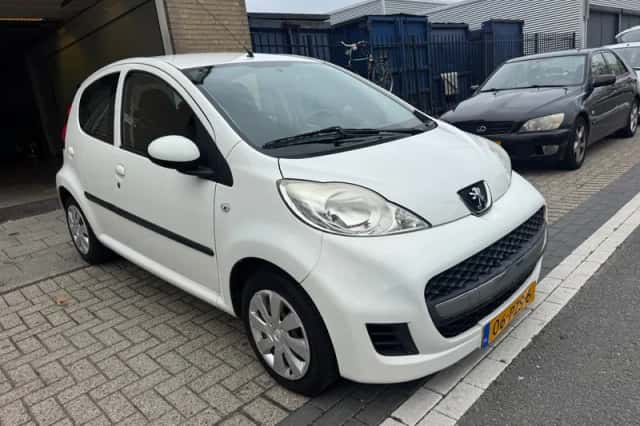 Peugeot 107 (2011) thumbnail 5