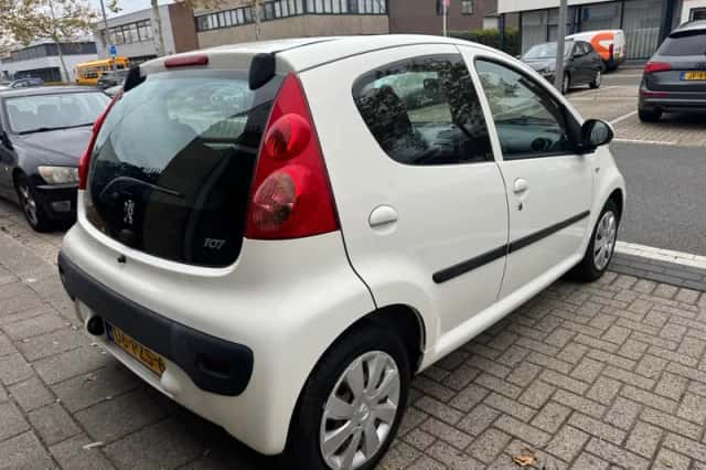 Peugeot 107 (2011) thumbnail 6