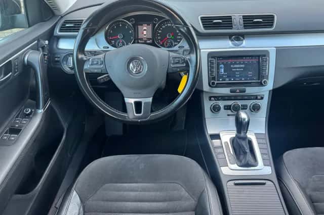 Volkswagen Passat (2013) thumbnail 2