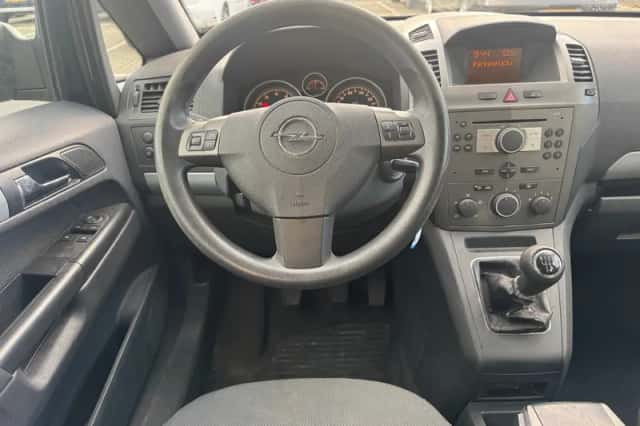 Opel Zafira (2005) thumbnail 2