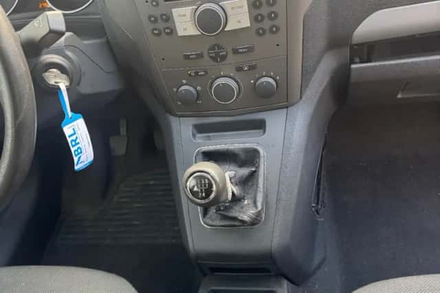 Opel Zafira (2005) thumbnail 3