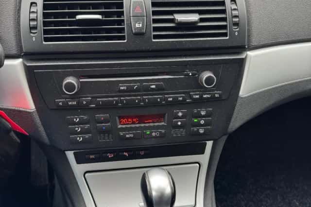 BMW X3 (2009) thumbnail 3