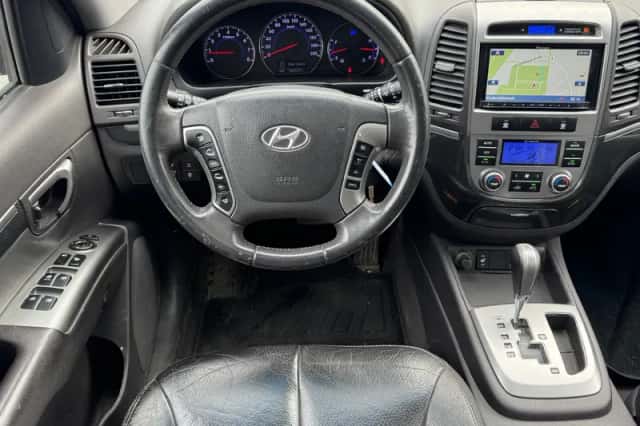 Hyundai Santa Fe (2010) thumbnail 2