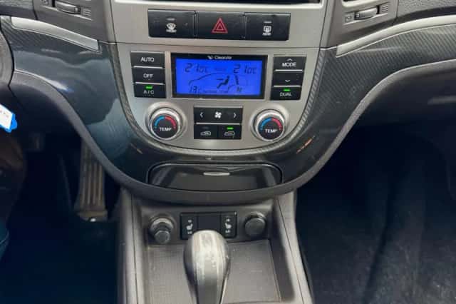Hyundai Santa Fe (2010) thumbnail 3