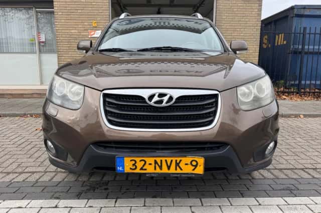Hyundai Santa Fe (2010) thumbnail 4