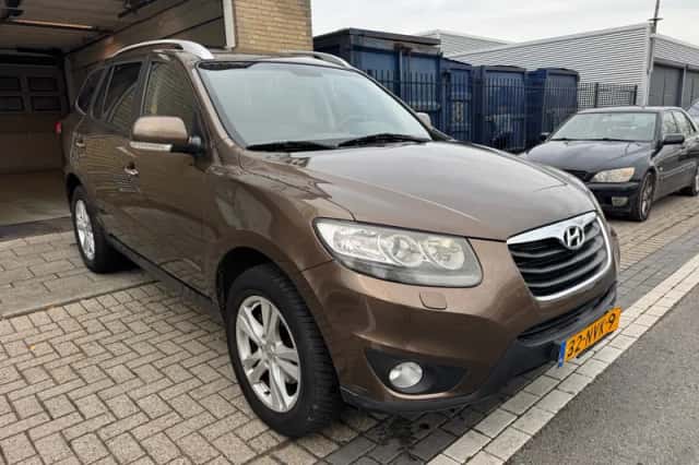 Hyundai Santa Fe (2010) thumbnail 5