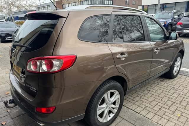 Hyundai Santa Fe (2010) thumbnail 6