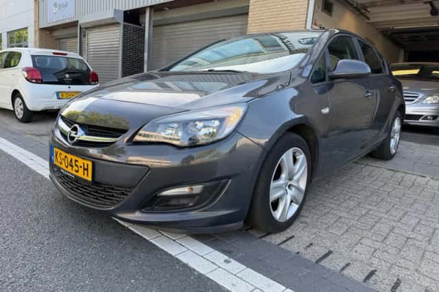 Opel Astra (2013) thumbnail 1