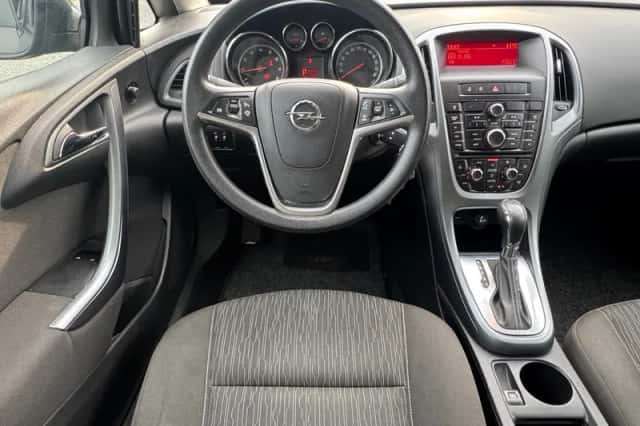 Opel Astra (2013) thumbnail 2