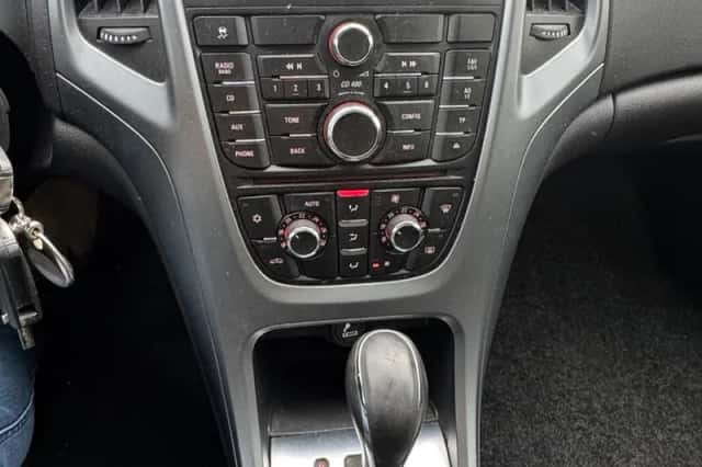 Opel Astra (2013) thumbnail 3