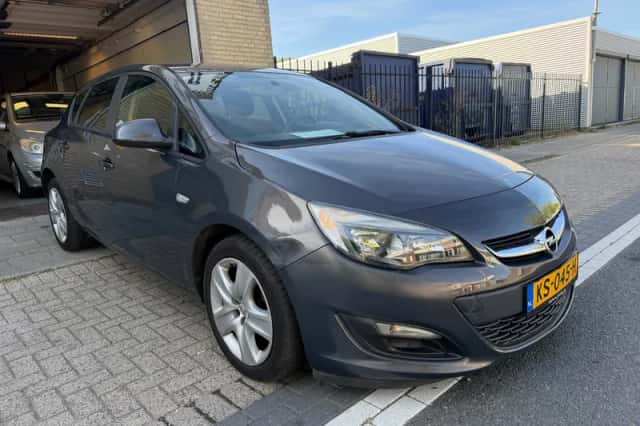 Opel Astra (2013) thumbnail 5