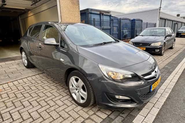 Opel Astra (2013) thumbnail 5
