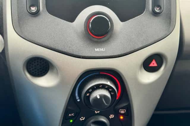 Peugeot 108 (2014) thumbnail 3
