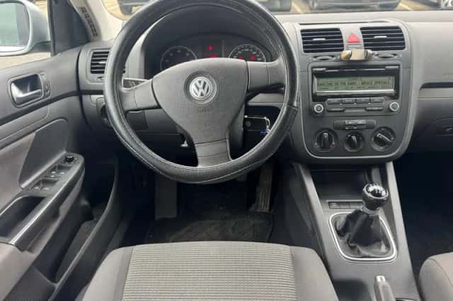 Volkswagen Golf (2009) thumbnail 2