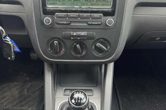 Volkswagen Golf (2009) thumbnail 3
