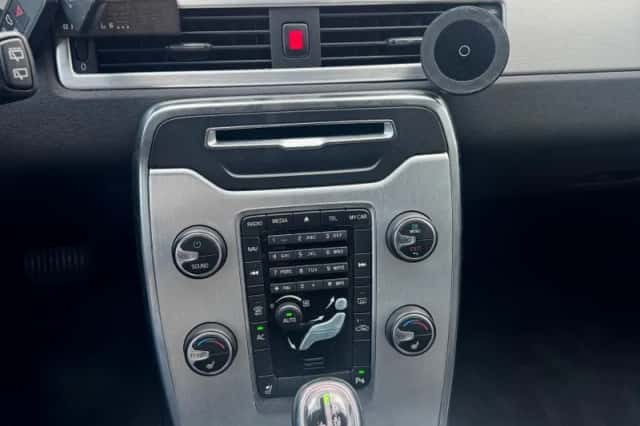 Volvo V70 (2012) thumbnail 3