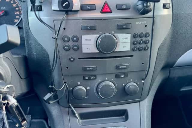 Opel Zafira (2007) thumbnail 3