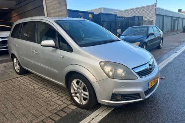 Opel Zafira (2007) thumbnail 5