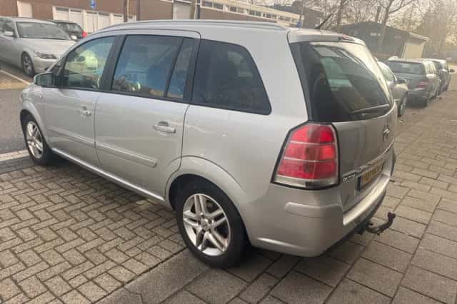 Opel Zafira (2007) thumbnail 6