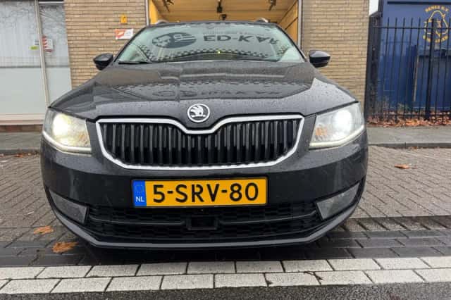 Škoda Octavia (2014) thumbnail 5
