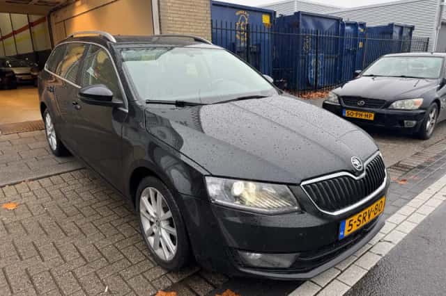 Škoda Octavia (2014) thumbnail 6