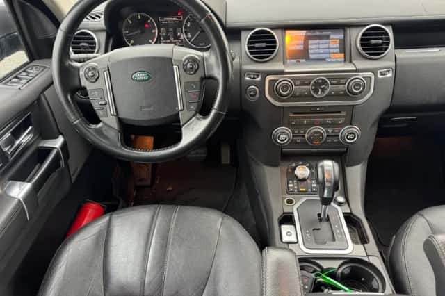 Land Rover Discovery (2011) thumbnail 2