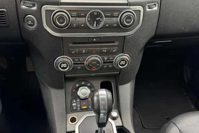Land Rover Discovery (2011) thumbnail 3