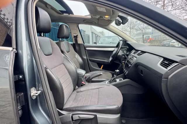 Škoda Octavia (2016) thumbnail 4