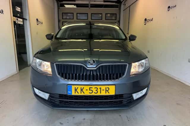 Škoda Octavia (2016) thumbnail 5