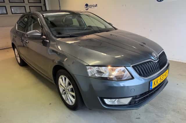 Škoda Octavia (2016) thumbnail 6