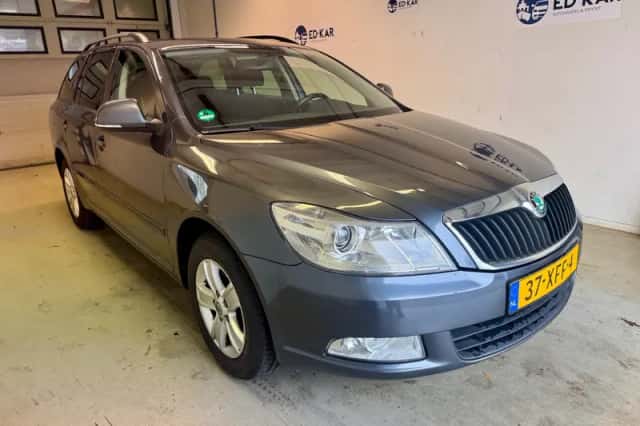 Škoda Octavia (2012) thumbnail 5
